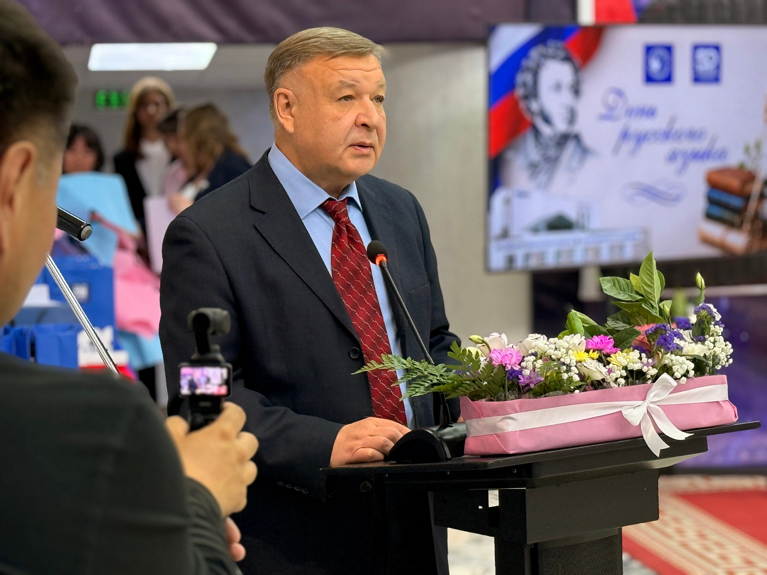 Ай да Пушкин! Ай да Русский дом!