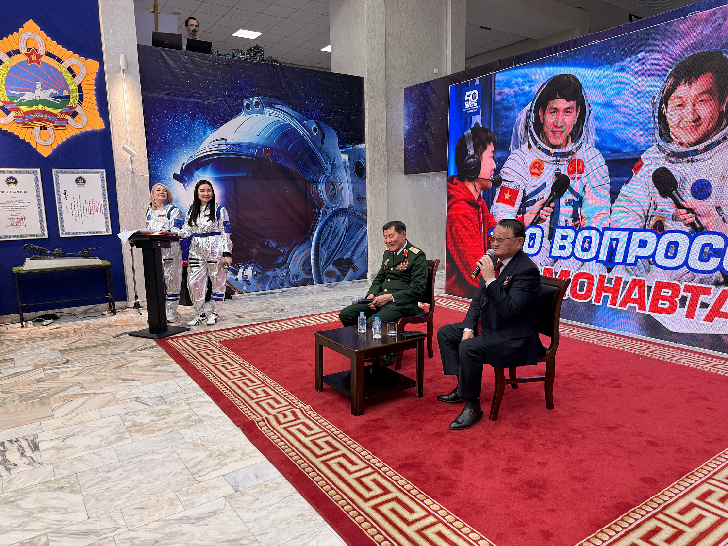 В Русском доме в Улан-Баторе состоялась встреча школьников с первыми космонавтами Монголии и Вьетнама 